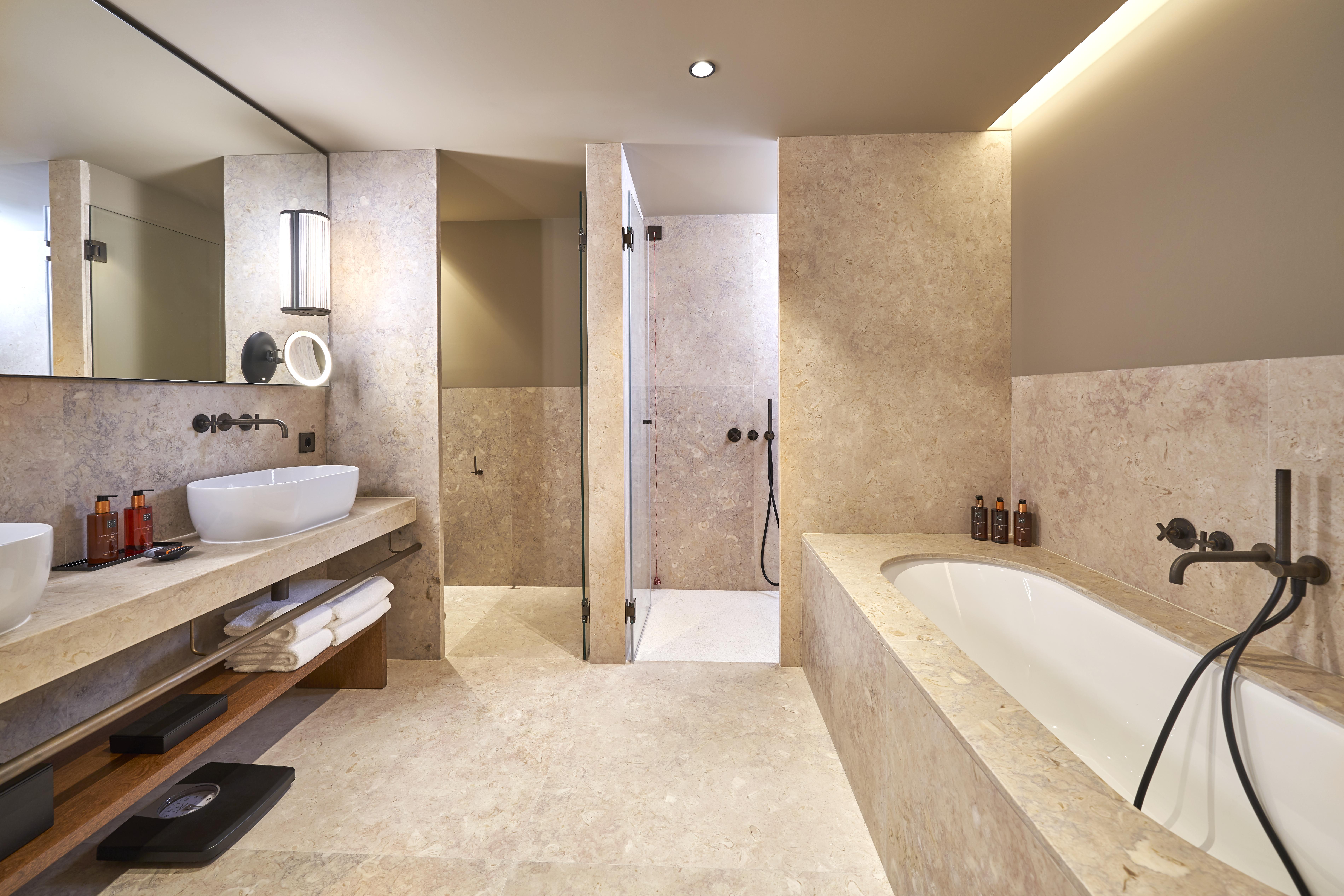 Portobay Flores Exteriér fotografie Bathroom