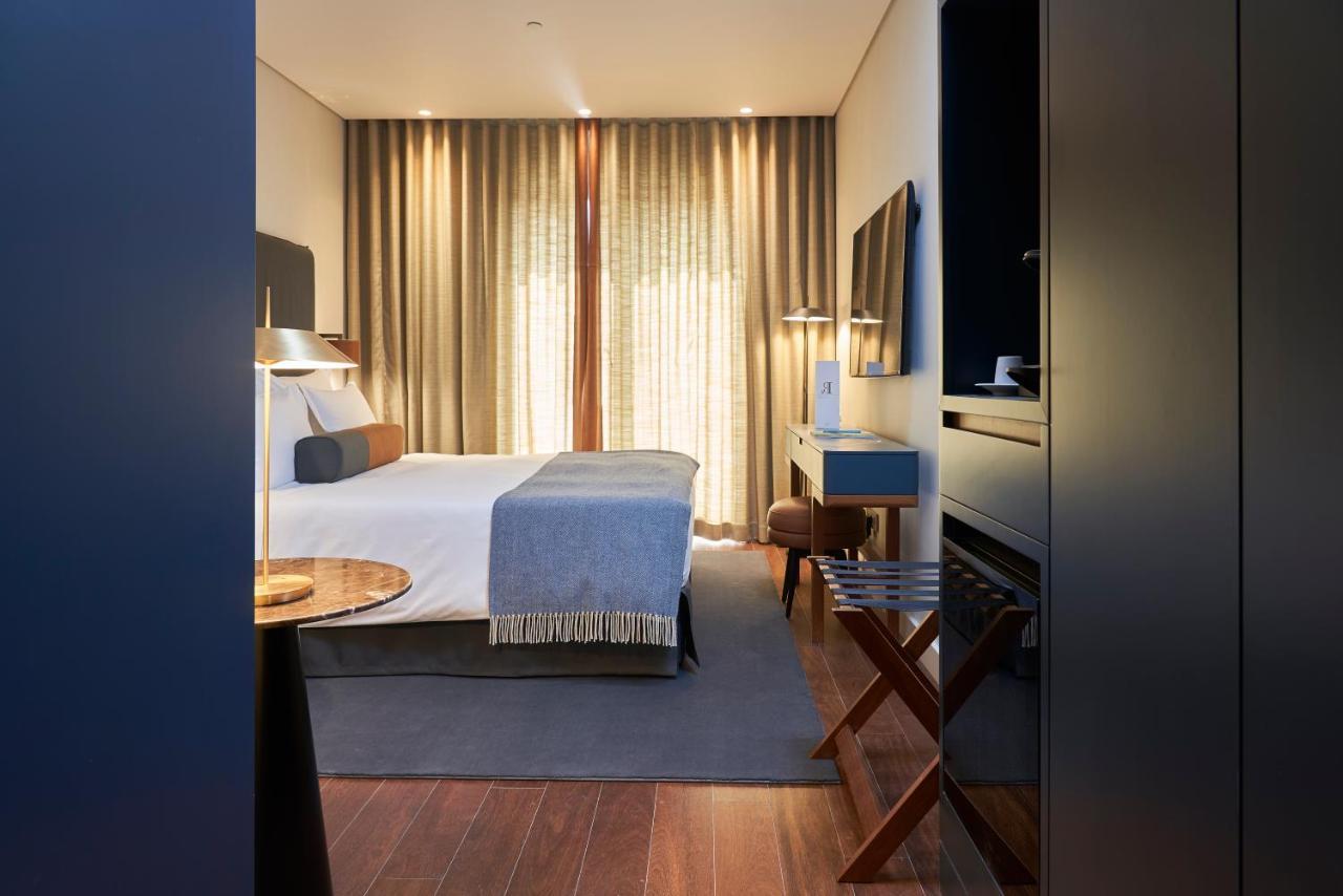 Portobay Flores Exteriér fotografie A room at the hotel
